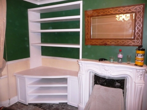 fancy-design-coloured-shelves